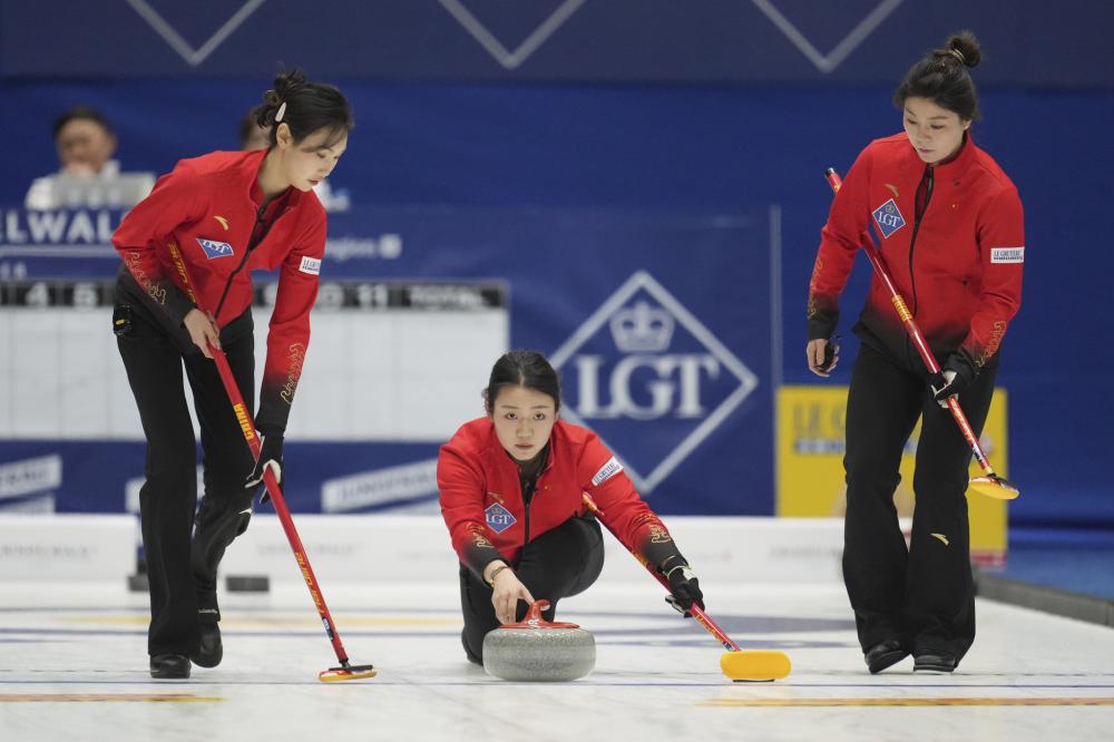 她始终以坚 她始终以坚